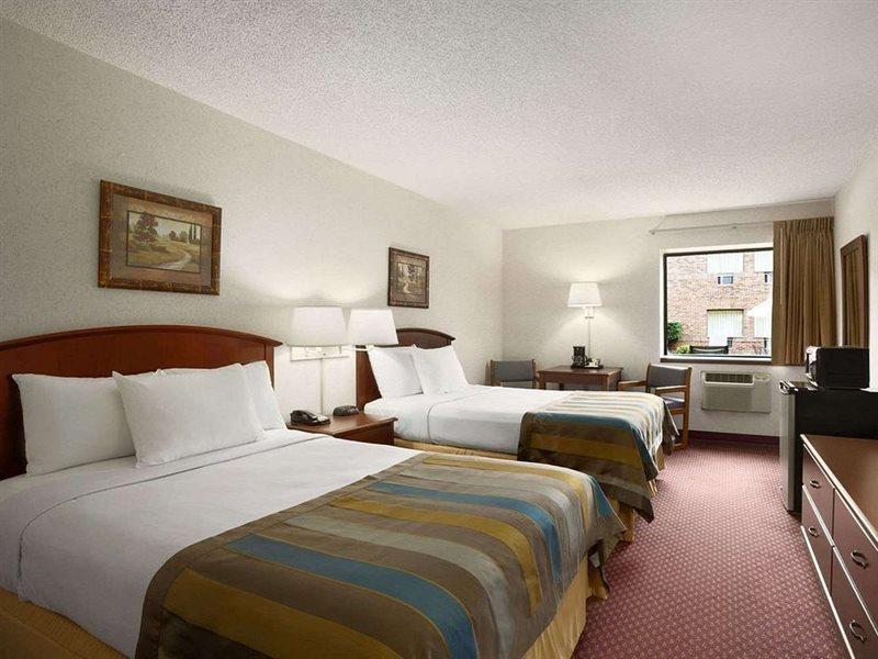 Days Inn By Wyndham Middletown Exterior photo